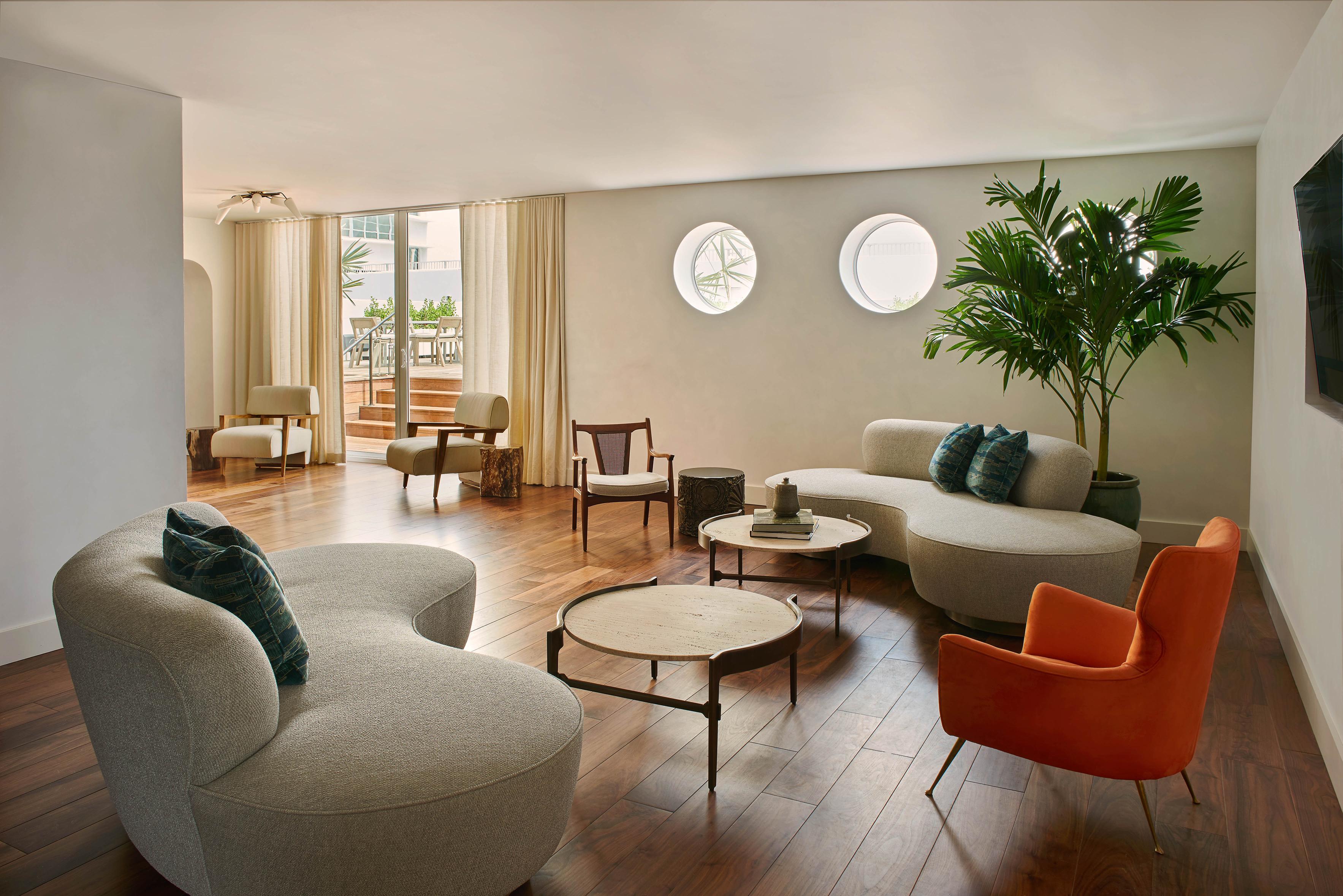 Nautilus Sonesta Miami Beach Exterior foto The Living Room at The Standard East Village