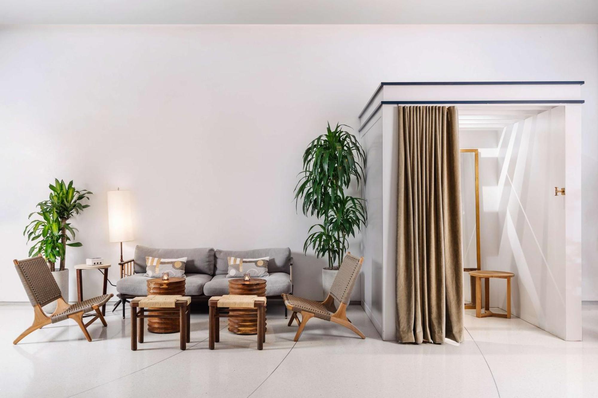 Nautilus Sonesta Miami Beach Exterior foto A curtain used as a room divider