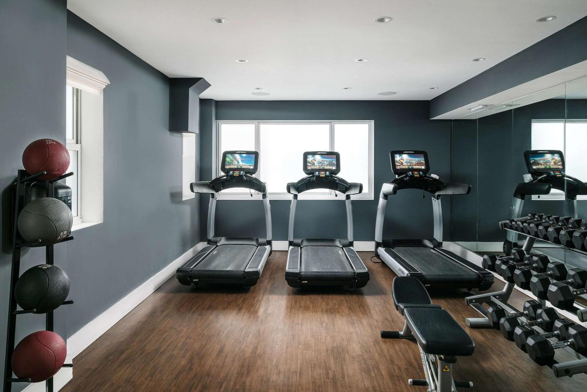 Nautilus Sonesta Miami Beach Exterior foto The gym at The Ivy Collection