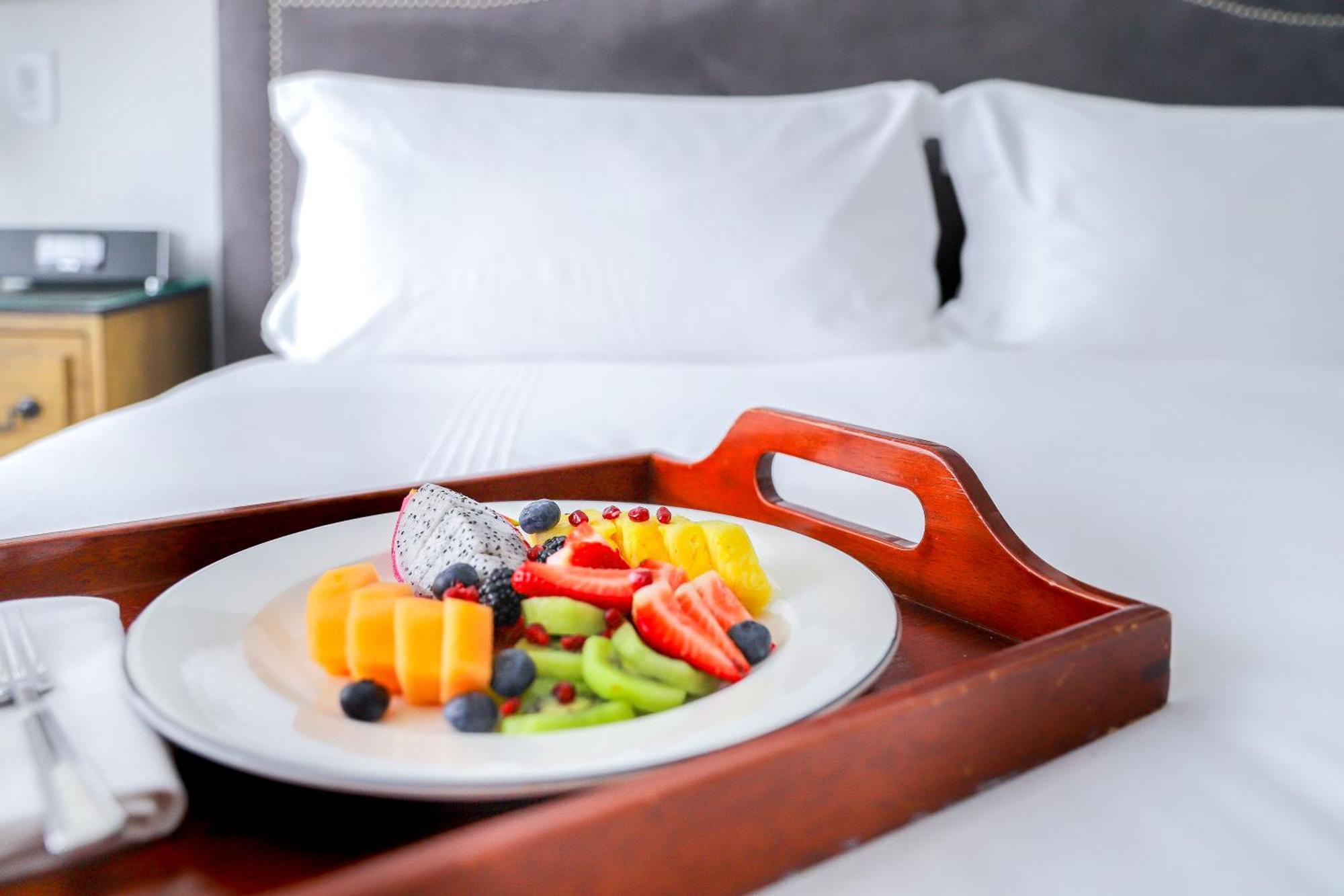 Nautilus Sonesta Miami Beach Exterior foto Fruit salad